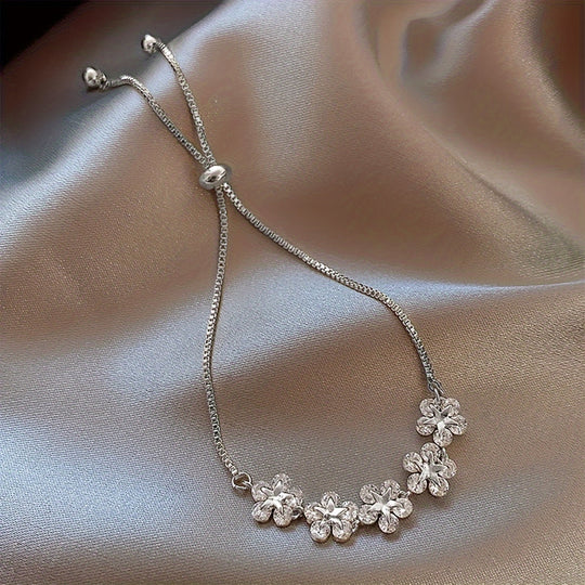 Bracelet en Or Blanc avec Zircons en Forme de Fleur