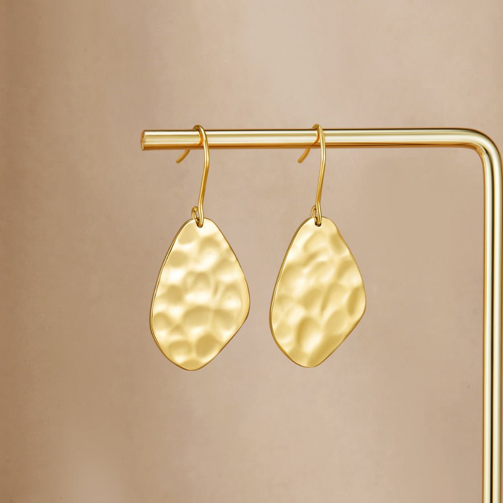 Boucles d'oreilles pendantes en or martelé Amaya