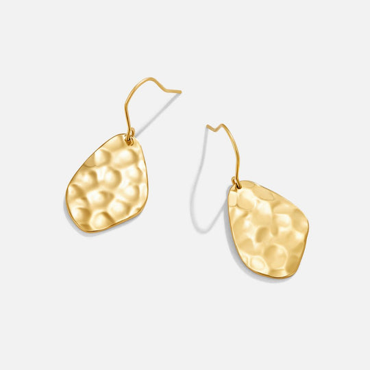 Boucles d'oreilles pendantes en or martelé Amaya