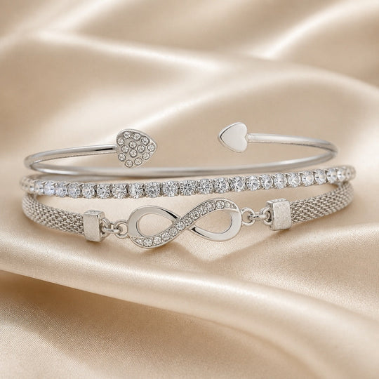 Collection de bracelets avec strass en or blanc et motif infini