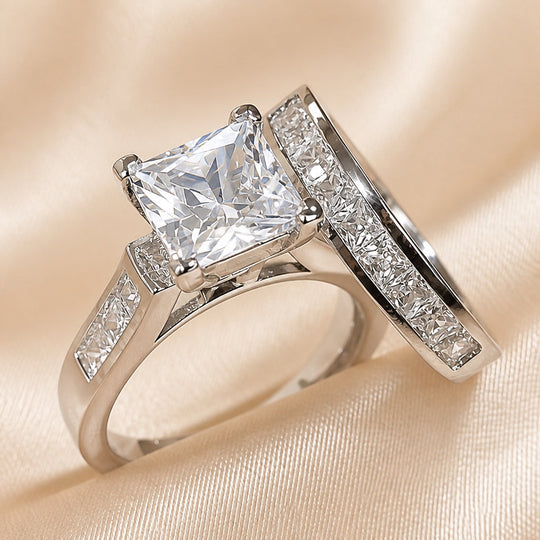 Bague en or blanc et zircon cubique carré