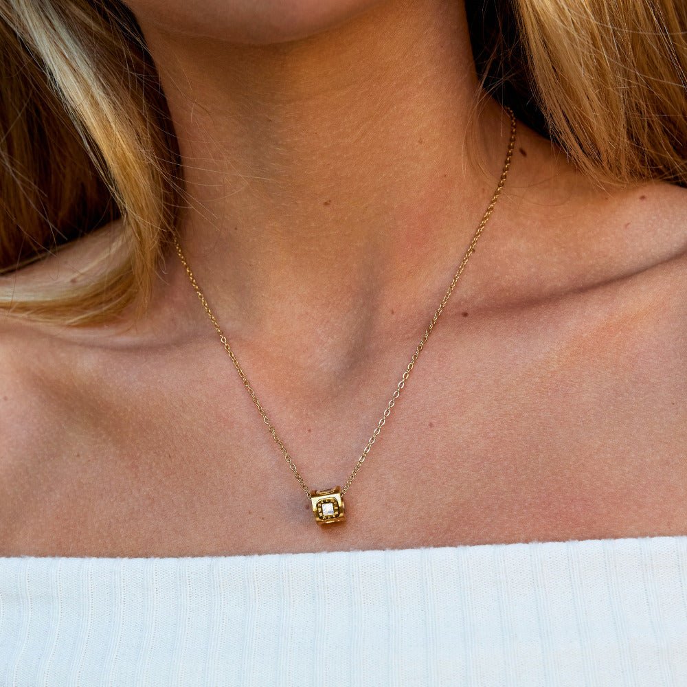 Collier Pendentif Cube en Agate Noire