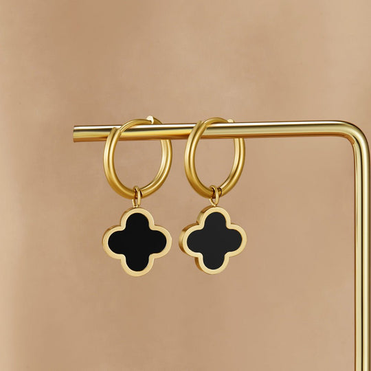 Boucles d'oreilles créoles Black Clover