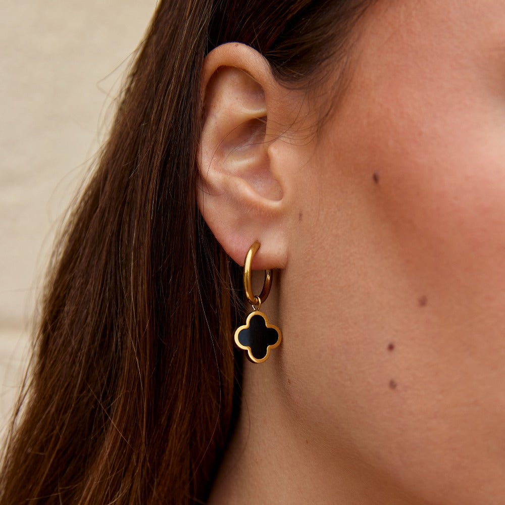 Boucles d'oreilles créoles Black Clover