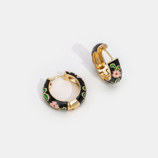 Boucles d'oreilles créoles en or noir avec fleurs