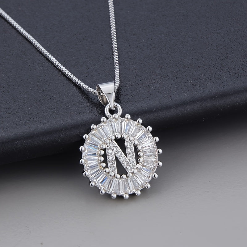 Collier en or blanc avec initiale "Z" et zirconiums