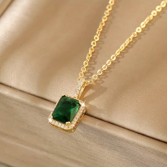 Collier Rectangulaire Halo en Or et Émeraude