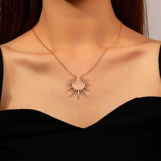 Pendentif en forme de tournesol en or blanc avec collier