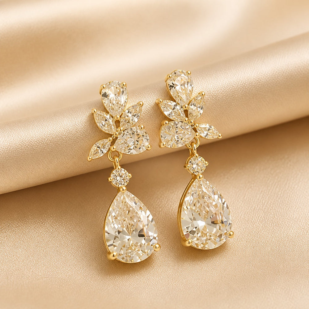 Boucles d'oreilles en goutte avec fleurs en or blanc