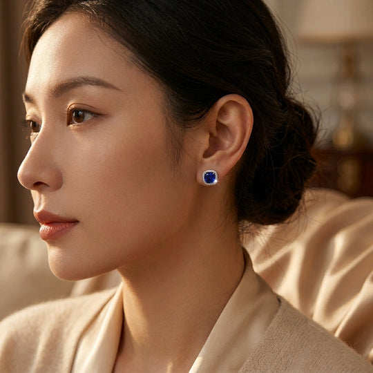 Boucles d'oreilles puces en saphir argenté