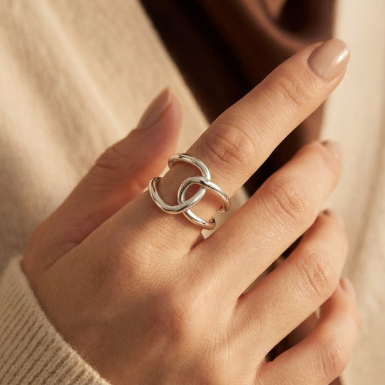 Bague ouverte en argent entrelacée