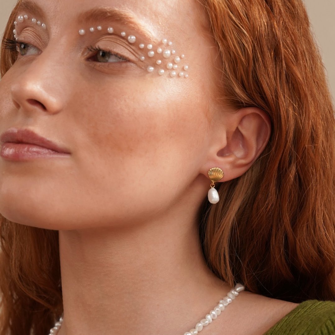 Boucles d'Oreilles Perles d'Eau Douce et Coquillage en Or