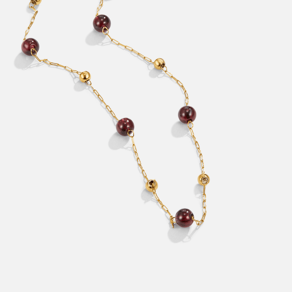 Collier en perles de grenat rouge vin