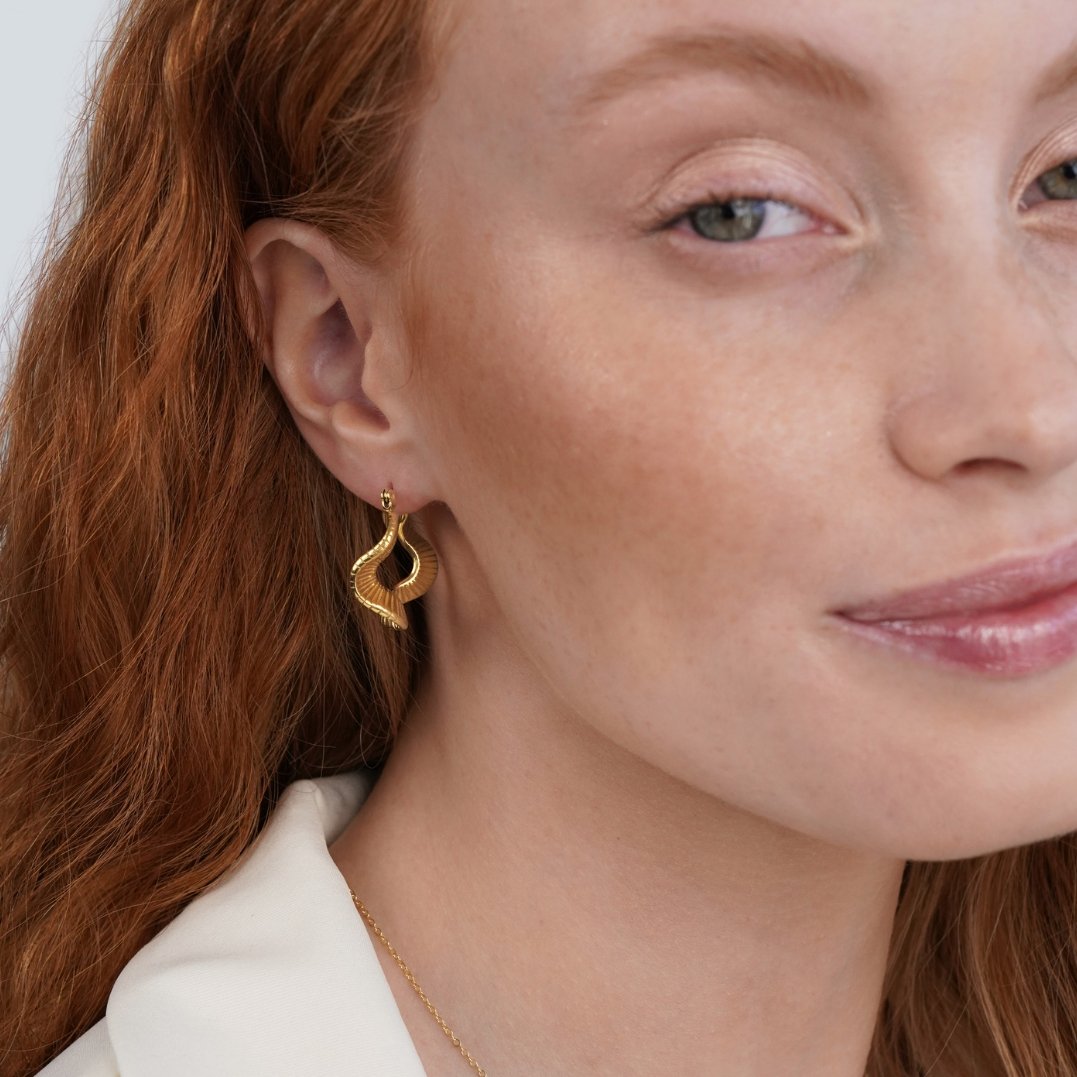 Boucles d'oreilles créoles en or à motif géométrique