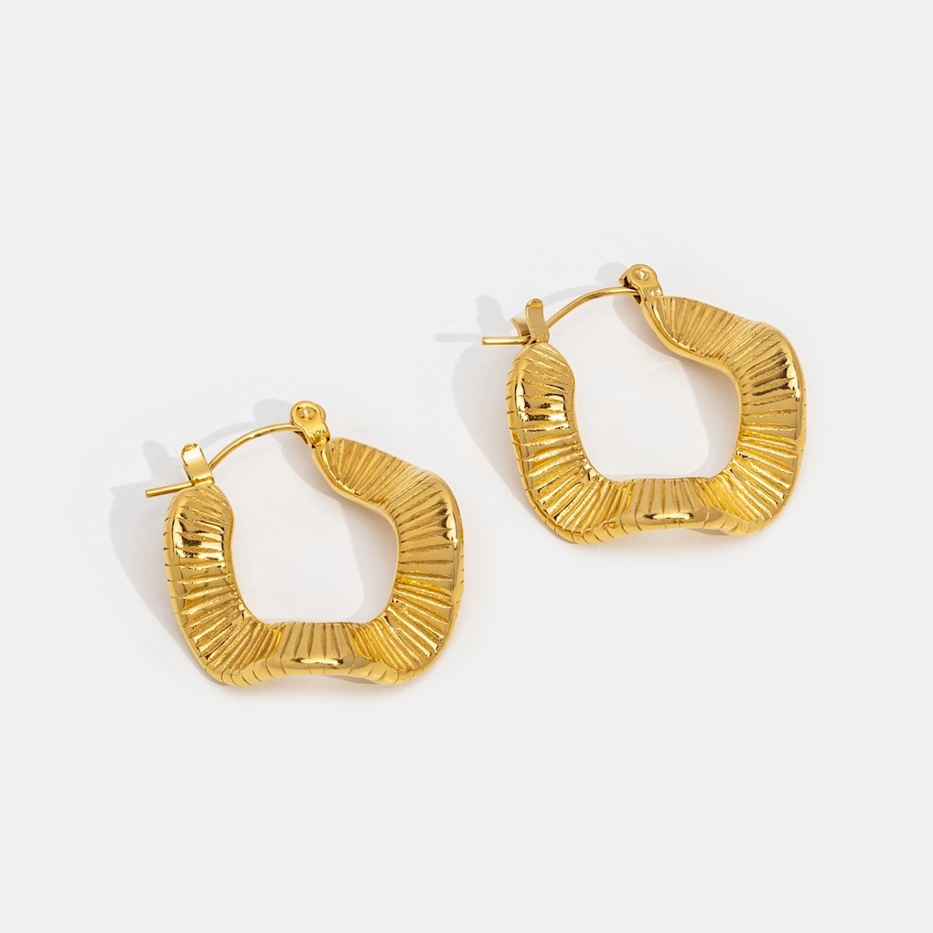 Boucles d'oreilles créoles en or à motif géométrique