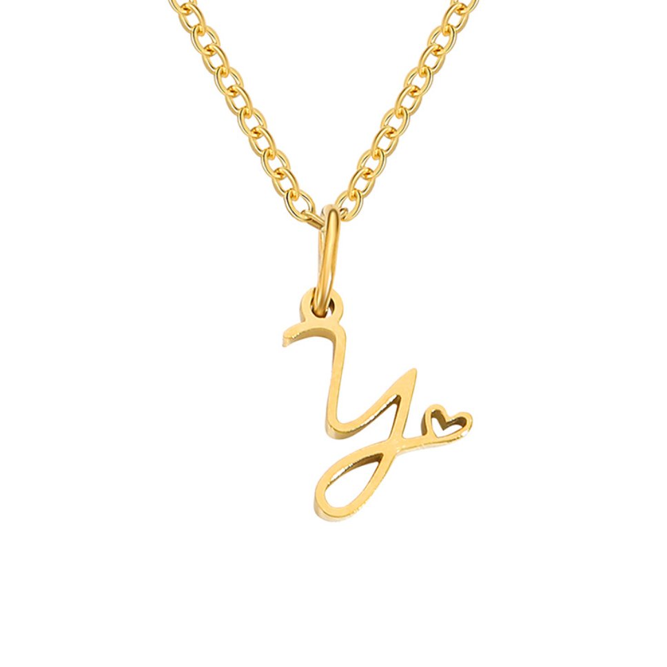 Collier en cœur avec lettre en or