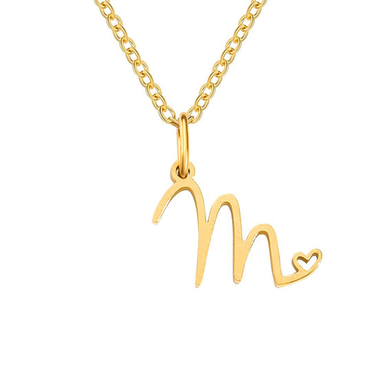 Collier en cœur avec lettre en or