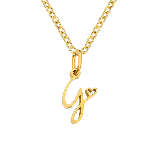 Collier en cœur avec lettre en or