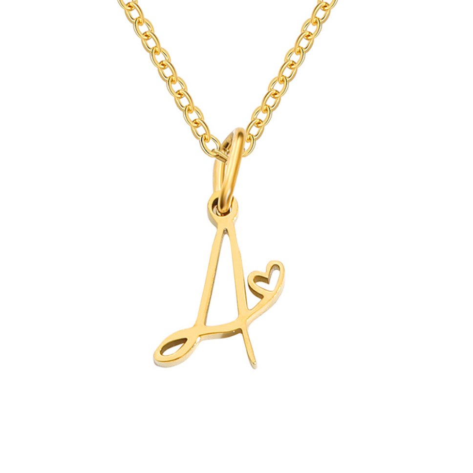 Collier en cœur avec lettre en or