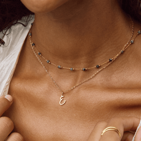 Collier en cœur avec lettre en or