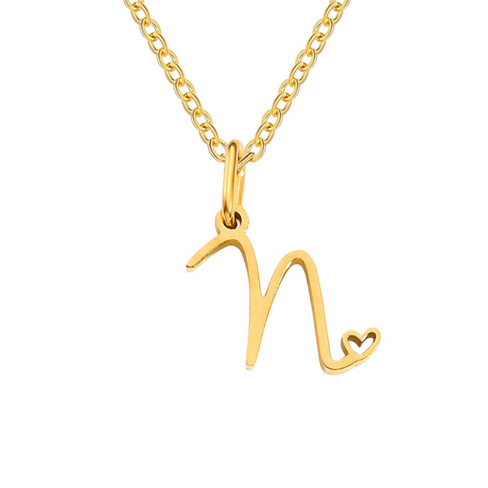 Collier en cœur avec lettre en or