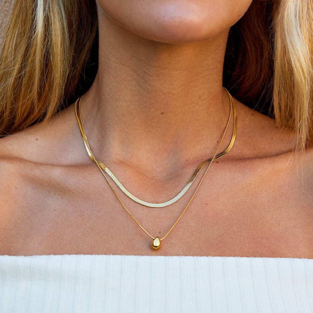 Collier en goutte d'eau Bella superposé