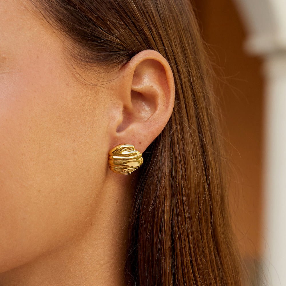 Boucles d'oreilles en or plissé avec boutons Lila