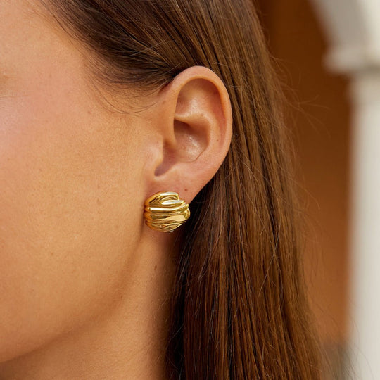 Boucles d'oreilles en or plissé avec boutons Lila