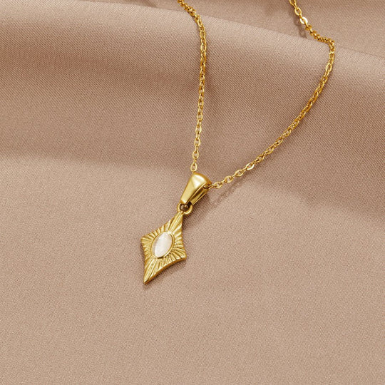 Collier en Or avec Opale Blanche Luna