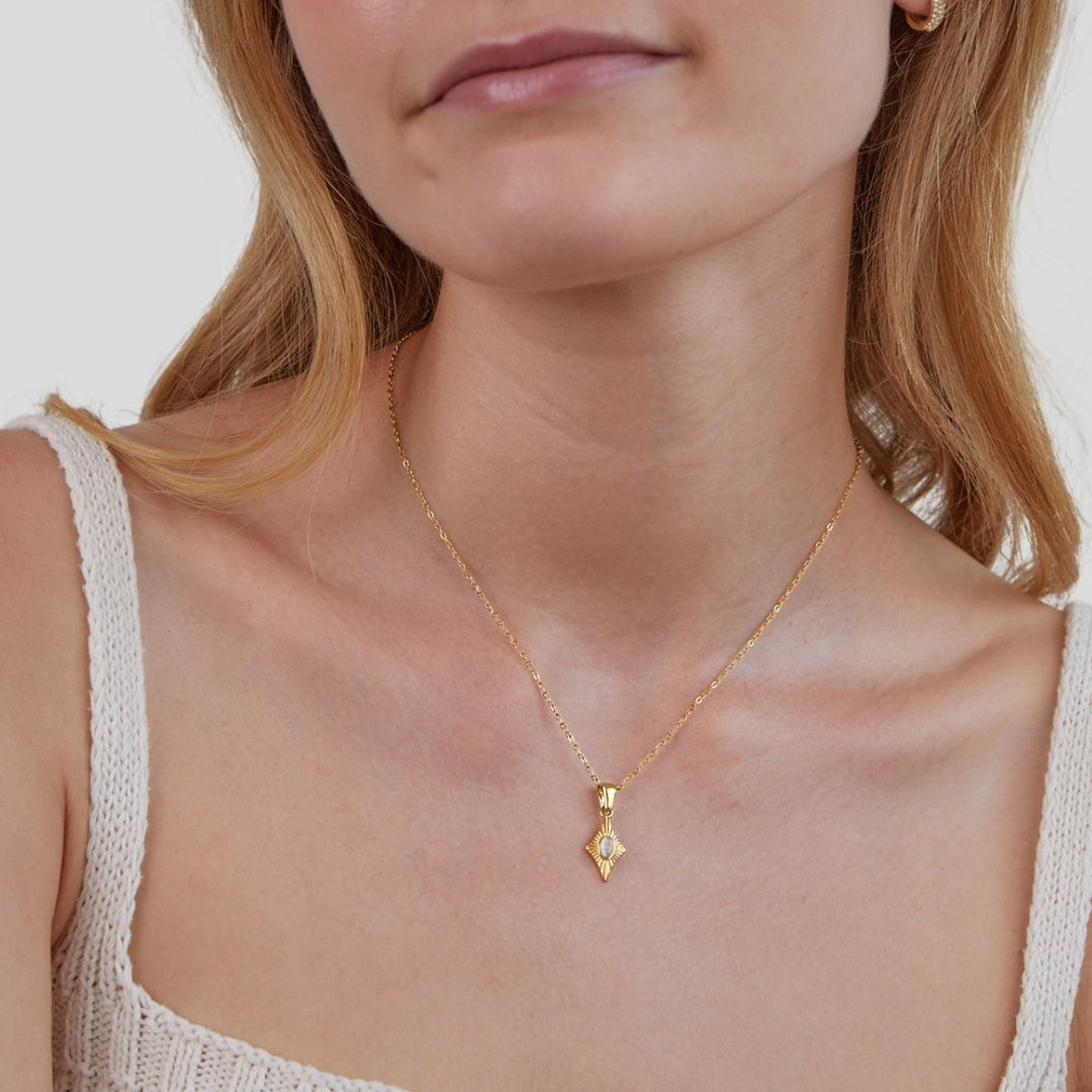 Collier en Or avec Opale Blanche Luna
