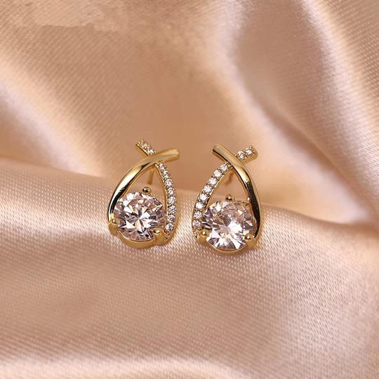 Boucles d'oreilles en cubic à goutte d'eau torsadée de luxe