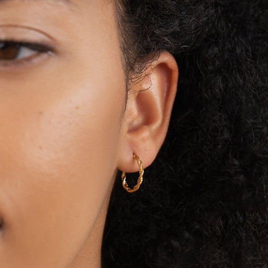 Boucles d'oreilles semi-hoop torsadées Maria