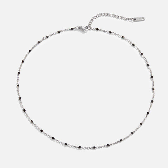 Collier en argent avec perles noires Mila