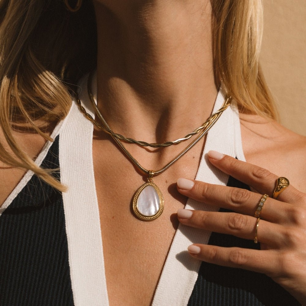 Collier en goutte d'eau en nacre