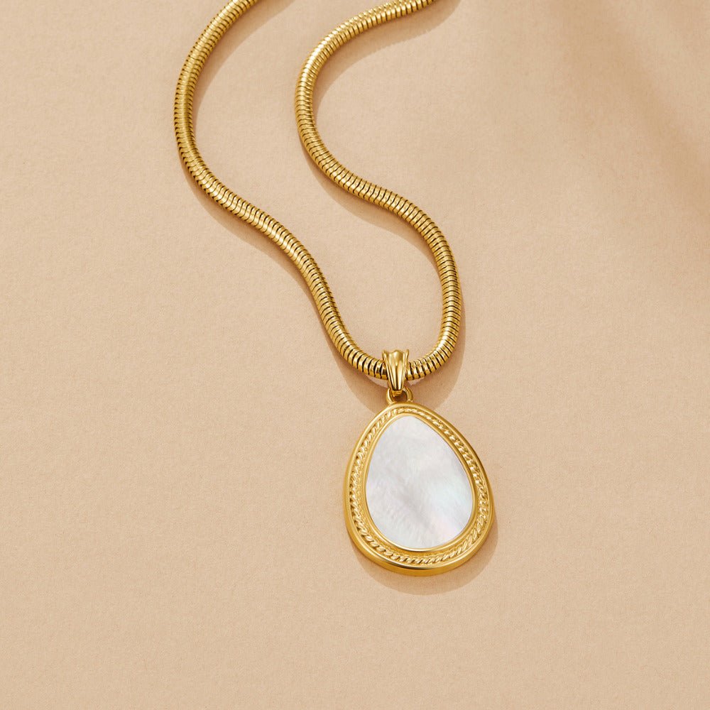 Collier en goutte d'eau en nacre