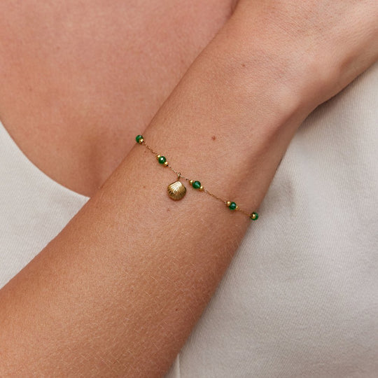 Bracelet Coquillage Nerissa et Perles Vertes en Or