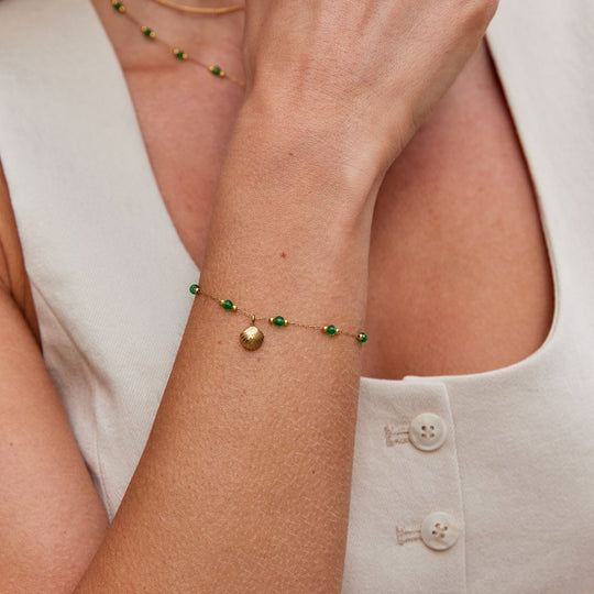 Bracelet Coquillage Nerissa et Perles Vertes en Or
