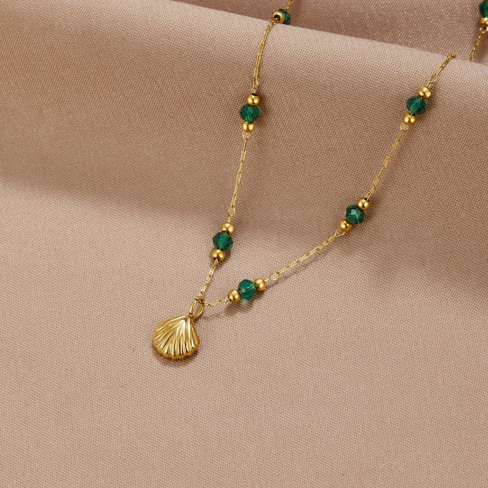 Collier Coquillage Nerissa et Perles Vertes en Or