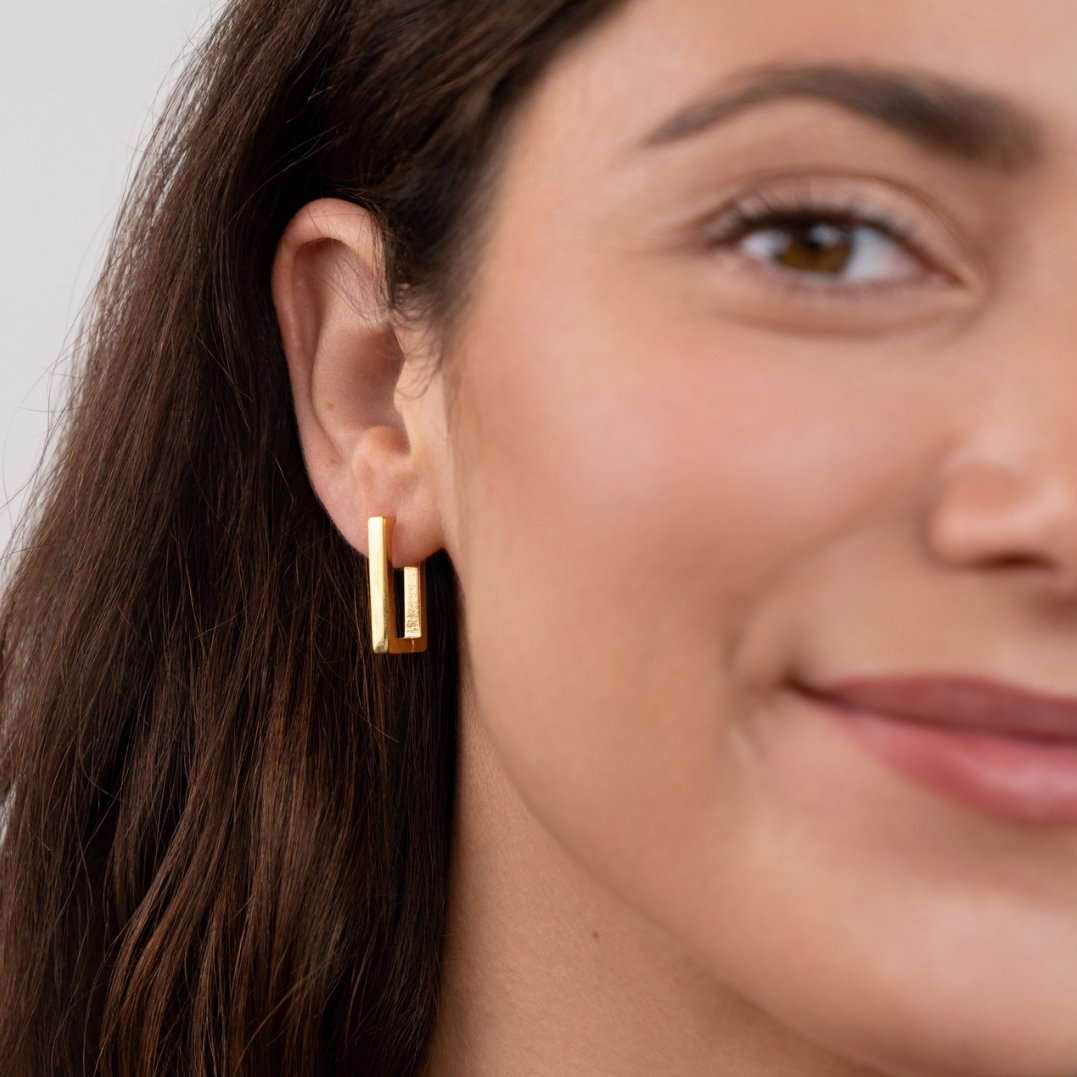 Boucles d'oreilles créoles rectangulaires en or