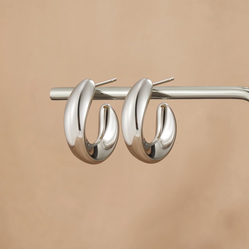 Boucles d'oreilles en forme de cercle tordues Sarah Silver
