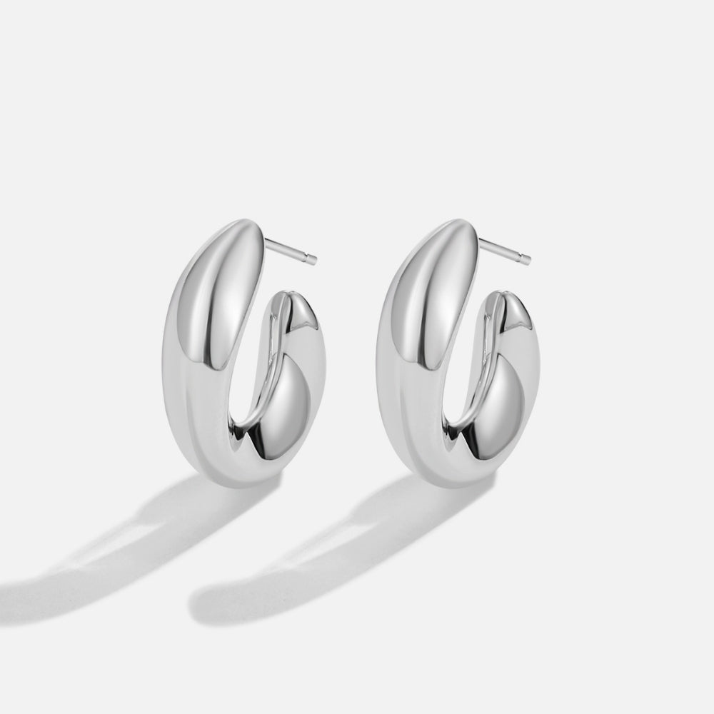 Boucles d'oreilles en forme de cercle tordues Sarah Silver