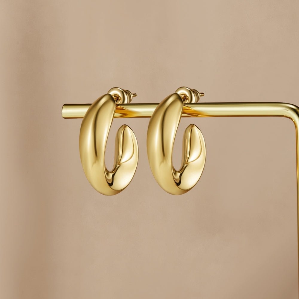 Boucles d'oreilles en forme de cerceau Sarah Tordue