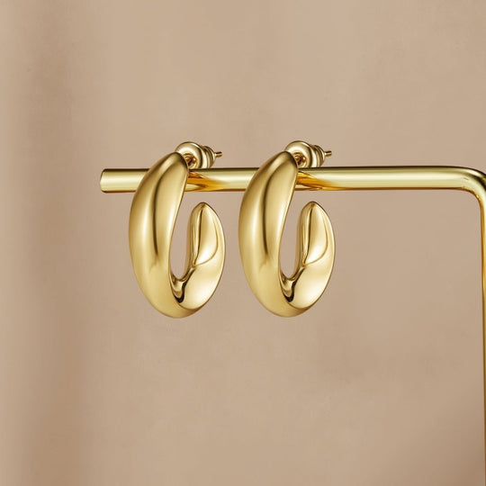 Boucles d'oreilles en forme de cerceau Sarah Tordue