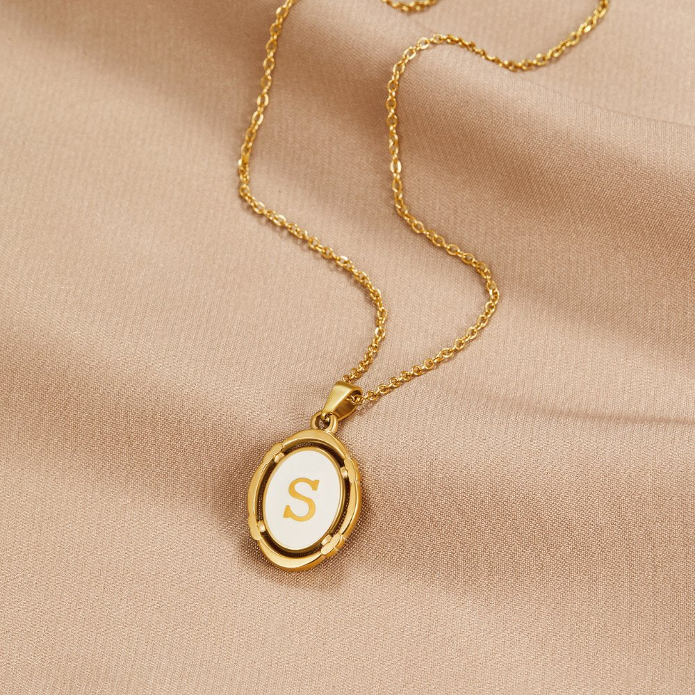 Collier Vintage en Or avec Lettres