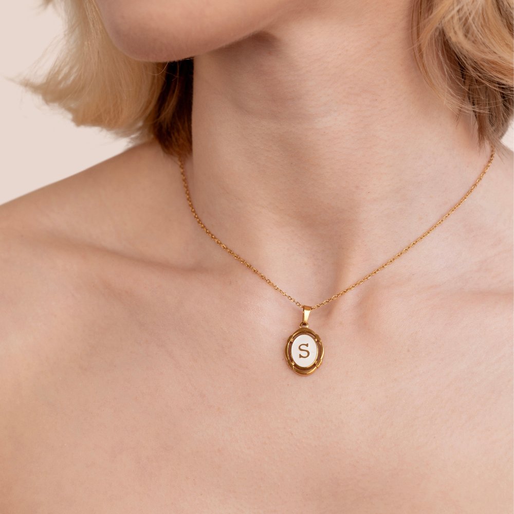 Collier Vintage en Or avec Lettres