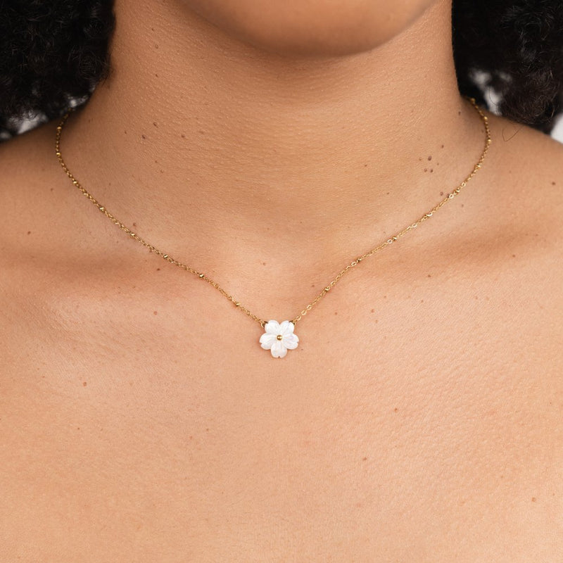Collier Fleur de Fleurs Blanches