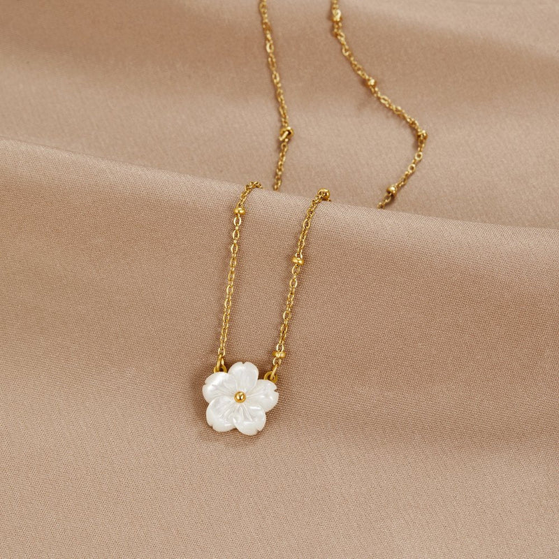Collier Fleur de Fleurs Blanches