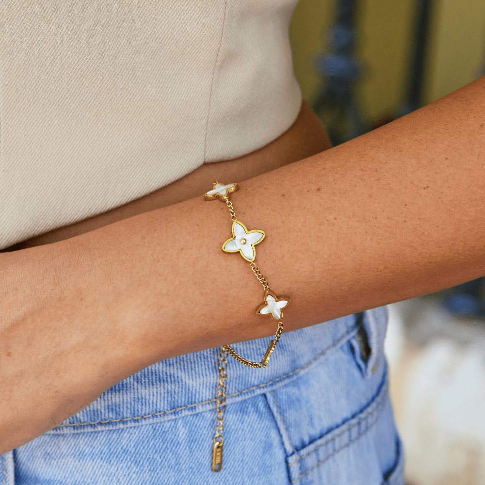 Bracelet en Pétales de Fleurs Blanches