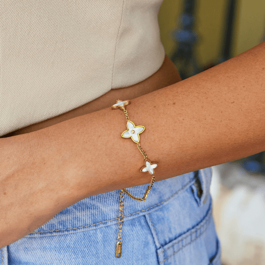 Bracelet en Pétales de Fleurs Blanches