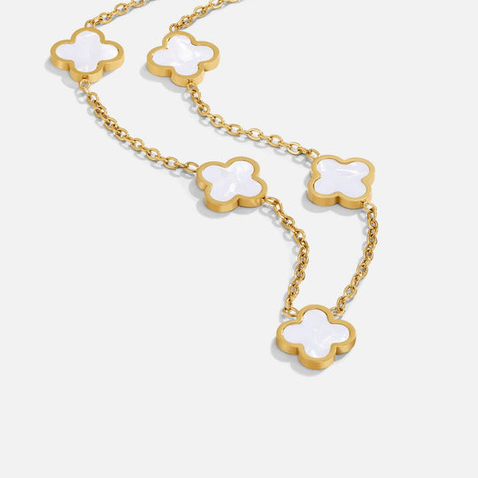 Collier en grappe de trèfle blanc